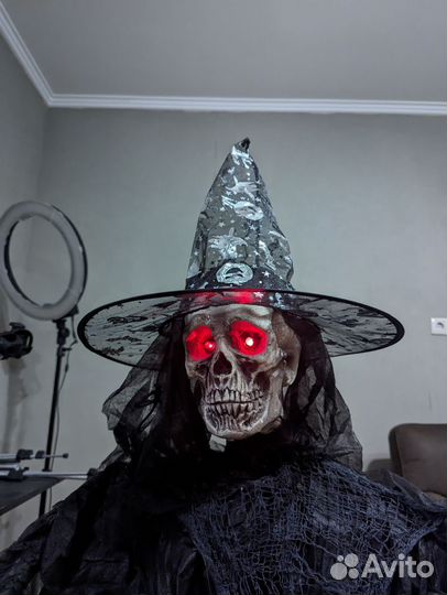 Шляпы и маски на хэллоуин