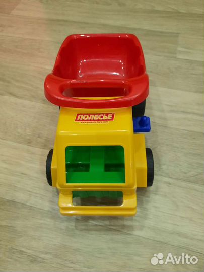 Автомобиль-самосвал 