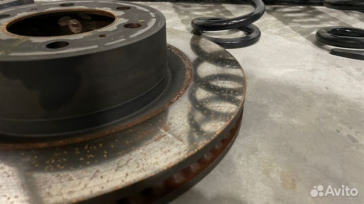 Тормозные диски на Toyota Land Cruiser 300 TLC 300