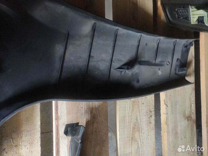 Обшивка стойки средняя Peugeot 407