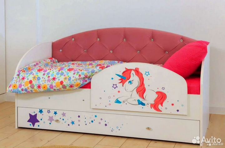 Детская кровать софа с каретной стяжкой Стразы