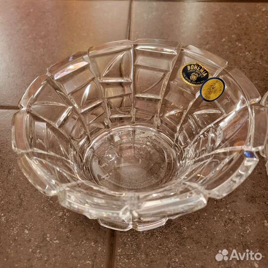 Новая посуда для сервировки стола