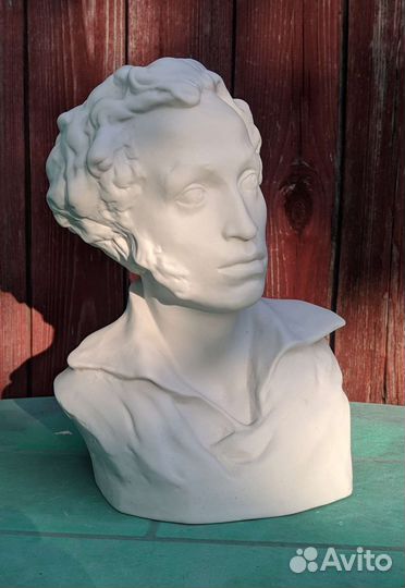 Бюст Пушкина лфз