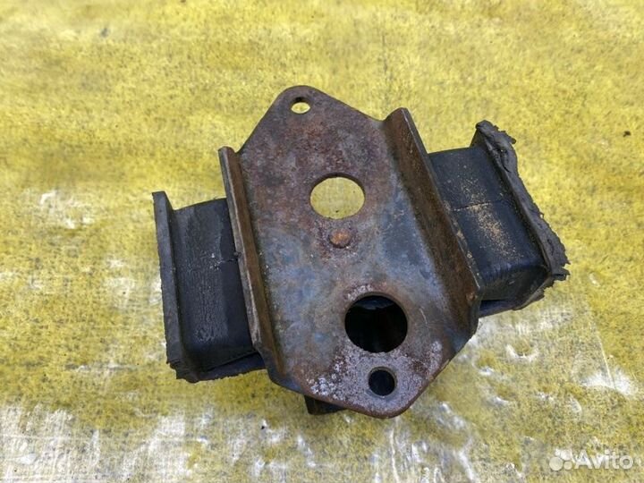 Подушка коробки передач передняя Mitsubishi 138805