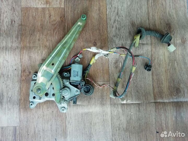 Стеклоподъёмник Toyota