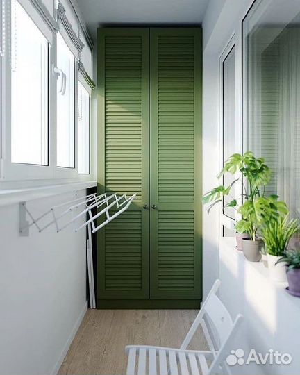 Шкаф на балкон с жалюзийнымм дверцами