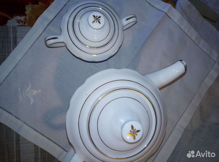 Чайник заварочный и сахарница