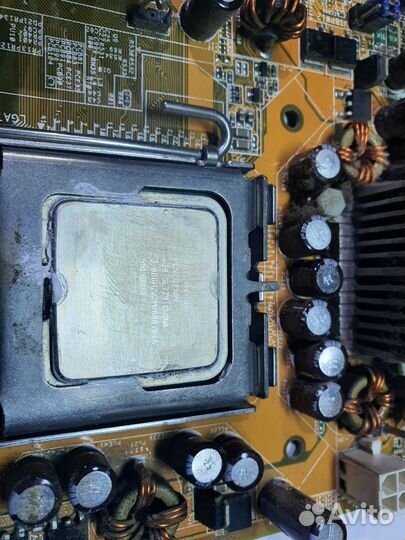 Материнская плата с процессором и памятью