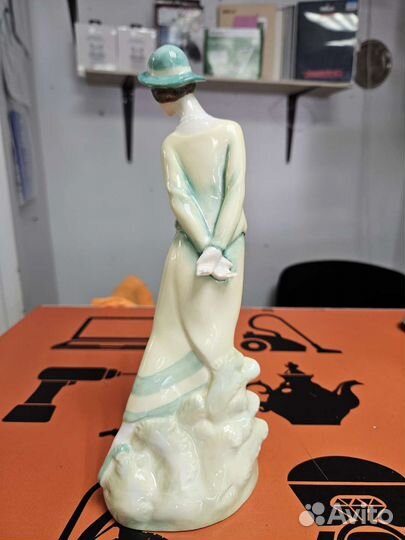 Статуэтка фарфоровая Royal Dulton Eliza