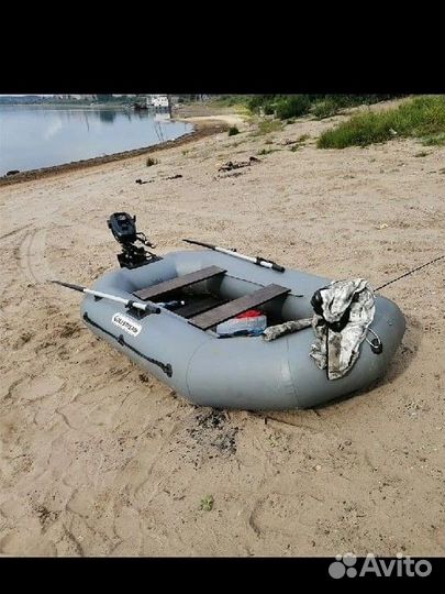 Надувная лодка с мотором