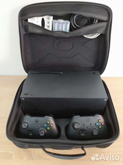 Xbox series x + 2 геймпада + кейс