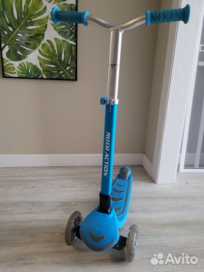 Самокат детский трехколесный