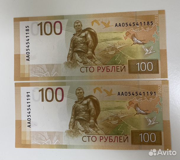 Купюра 100 рублей из новой серии аа