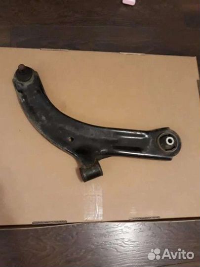 Рычаг (правый) на Nissan Tiida