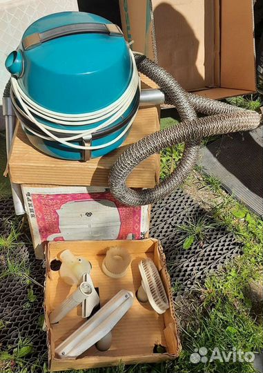 Пылесос Вихрь 1974 г в полной комплектации