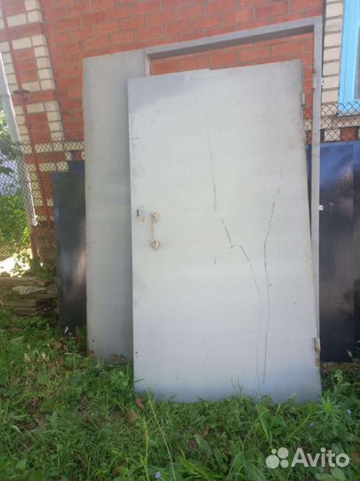 Продаю железный дверь