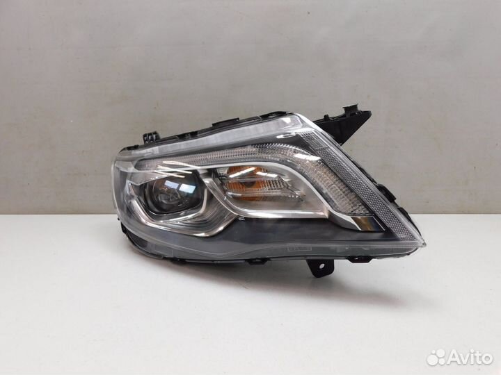 Фара правая Geely Atlas