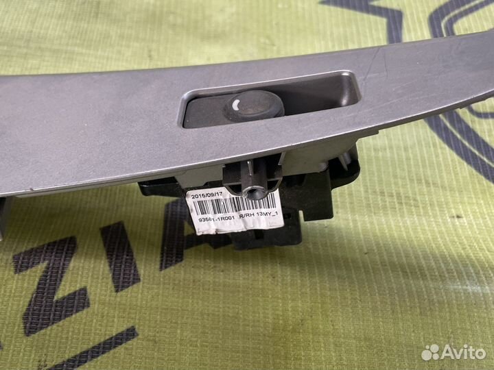 Кнопка стеклоподъемника Hyundai Solaris