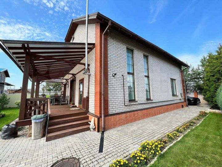 Дом 330 м² на участке 8,8 сот.