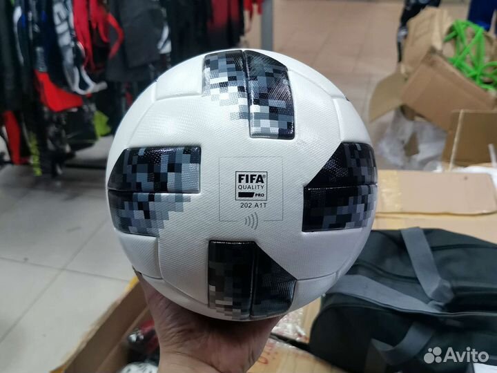 Футбольный мяч adidas telstar