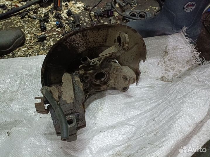 Правый поворотный кулак Skoda Octavia A5 RS