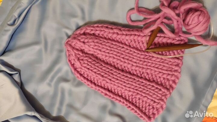 Шапка из шерсти ручной работы