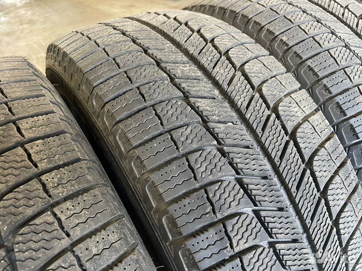 Michelin X-Ice XI3 225/45 R18