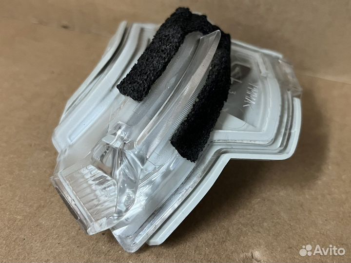 Повторитель левый зеркала Toyota Camry 70