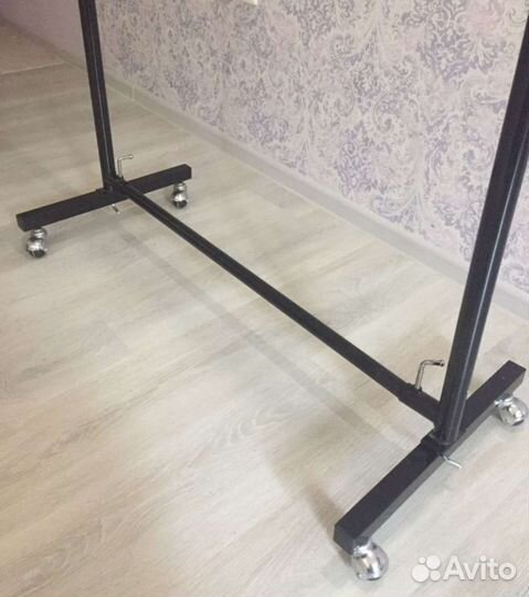 Вешалка напольная хром на колесах вешало