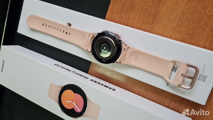 Смарт-часы Samsung Galaxy Watch 5 розовое золото