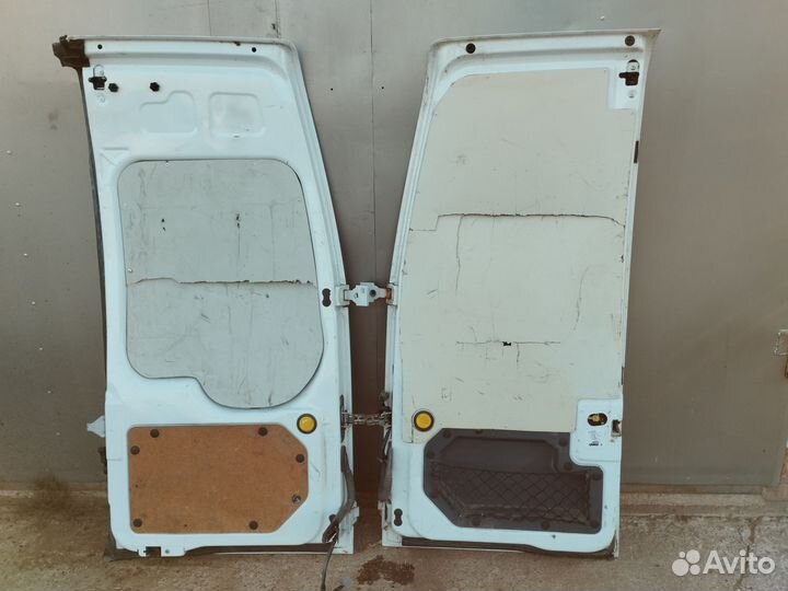 Задние двери Ford Transit Connect 1