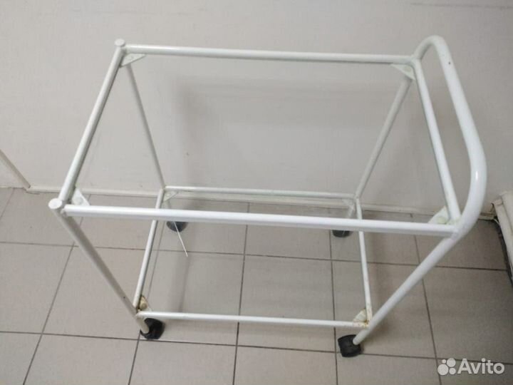 Стол-тумба со стеклянными полками на колесах -б/у