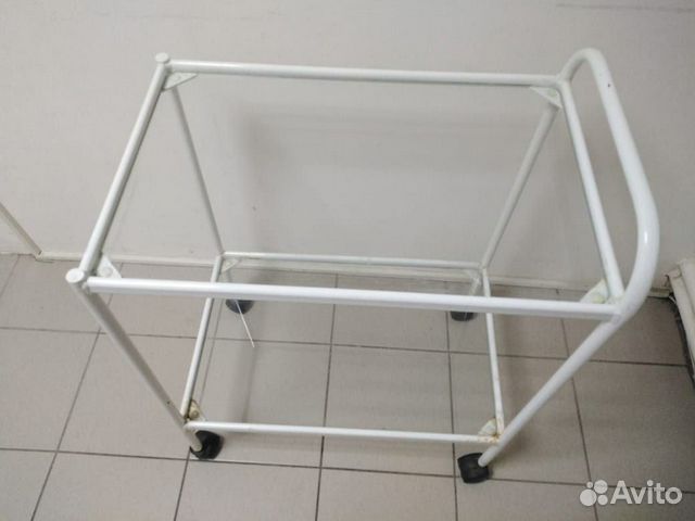 Стол-тумба со стеклянными полками на колесах -б/у