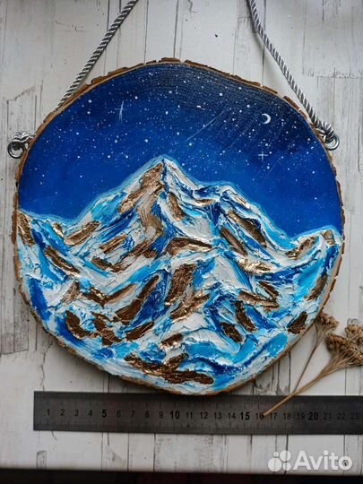 Картина горы с золотой поталью