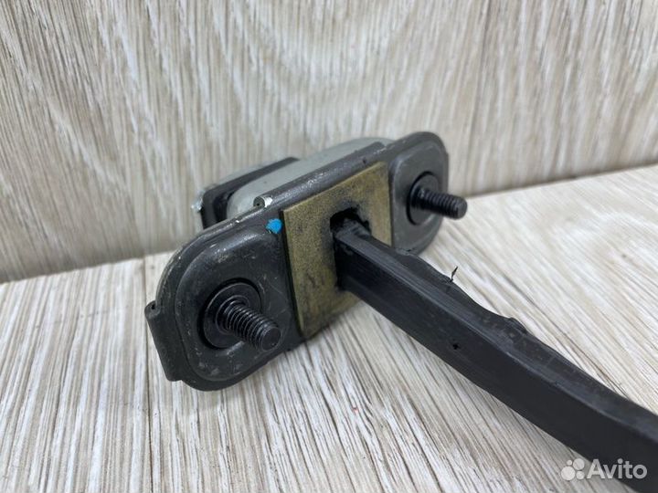 Ограничитель двери задний левый Hyundai Ix35