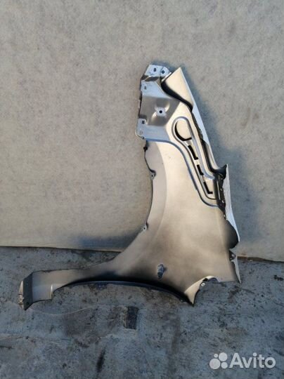 Крыло переднее правое Toyota Prius NHW20