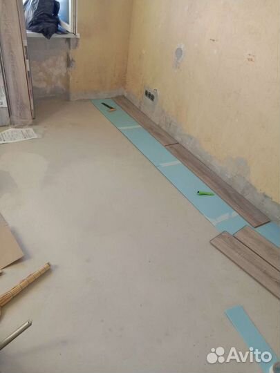 Наливной пол, укладка ламината, водопровод из поли