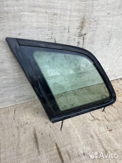 Стекло заднее левое глухое Audi A3 8P 2009г