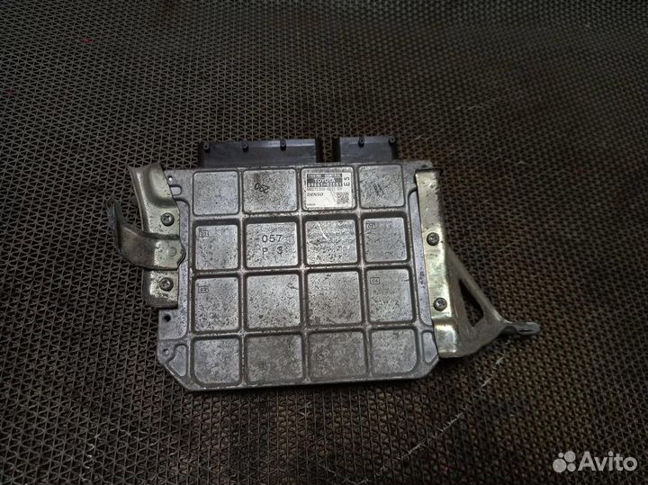 Блок управления двс toyota auris ZRE151
