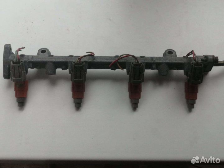 Топливная рампа Mitsubishi Carisma