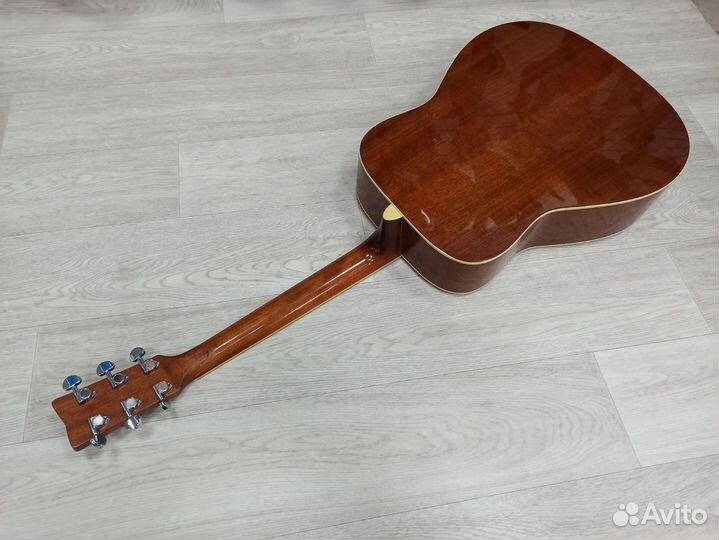 Акустическая гитара Yamaha из массива