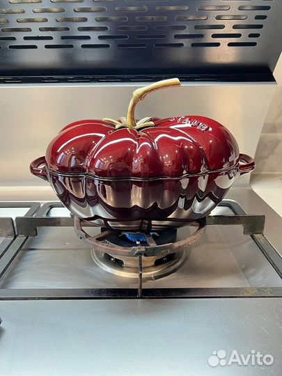 Кастрюля чугунная фирмы staub