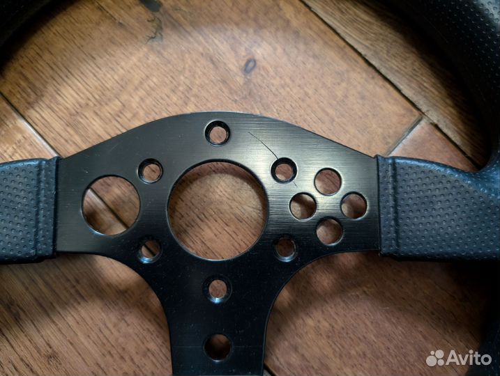 Баранка thrustmaster t300