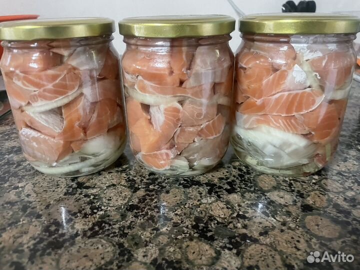 Дикий лосось ломтики в масле