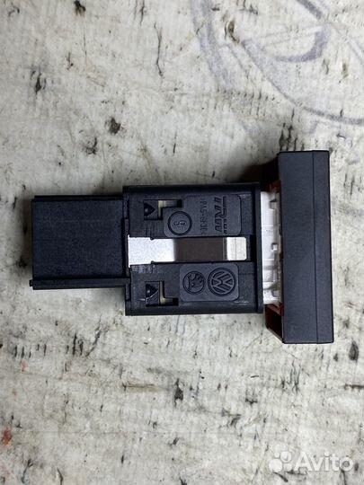 Кнопка включения аварийной сигнализации volkswagen