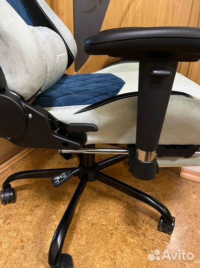 Компьютерное кресло офисное с функцией массажа