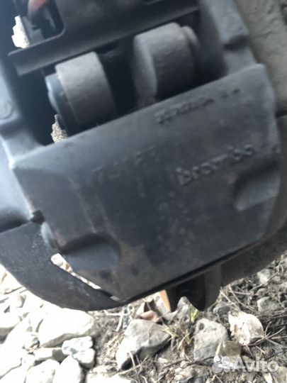 Суппорт задний правый Volkswagen Touareg