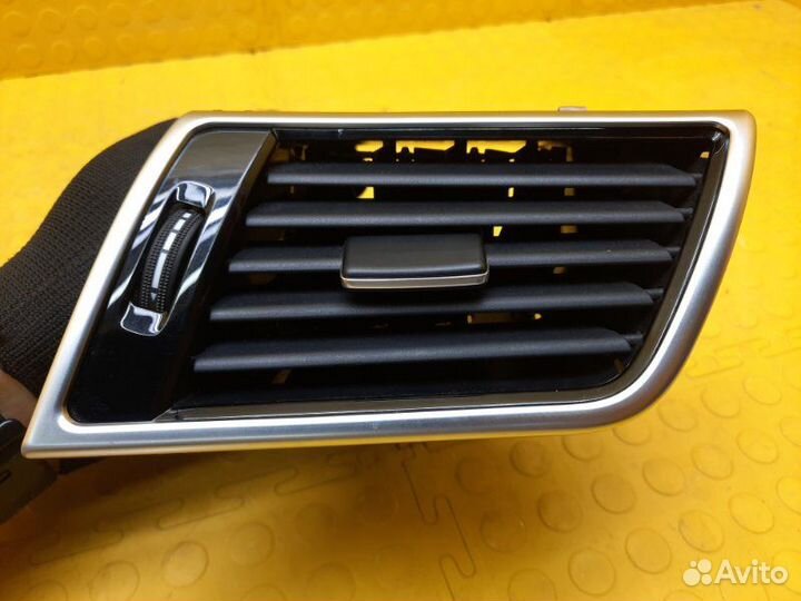 Б/У Дефлектор воздушный Есть дефекты, оригиналnnУ