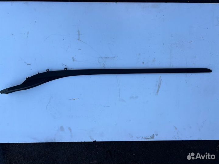 Молдинг лобового стекла правый Renault Latitude