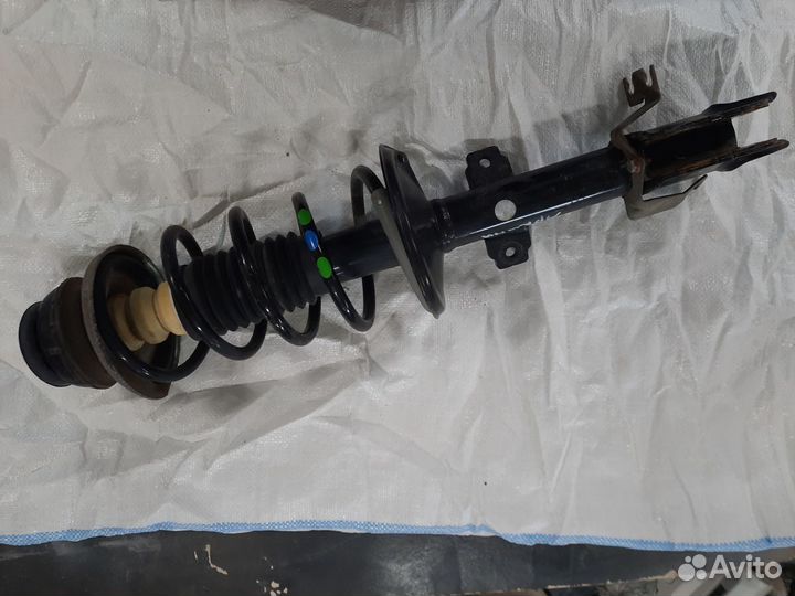 Стойка / Амортизатор передний Renault Arkana